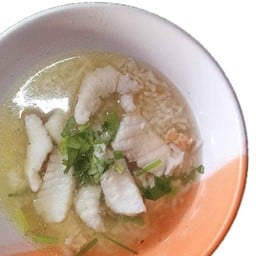 เจ๊หมวยก๋วยเตี๋ยวเย็นตาโฟบ้านโป่ง (หอนาฬิกาบ้านโป่ง)