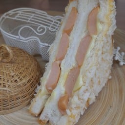 แซนวิชชีสไส้กรอก