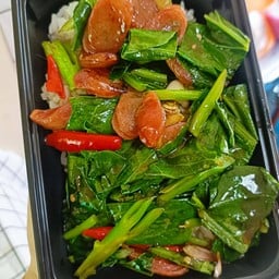 ข้าวราดคะน้าผัดกุญเชียง