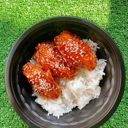 ข้าวไก่ทอดปีกกลางซอสเกาหลี