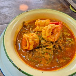 แกงส้มชะอมไข่กุ้งสด