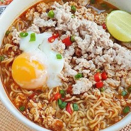 มาม่าต้มยำหมูสับ+ไข่