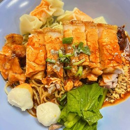 บะหมี่เหลืองเกี๊ยวหมูกรอบแห้ง