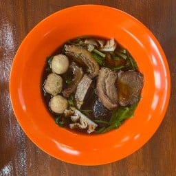 กินเส้น เนื้อตุ๋น หมูตุ๋น แพรกษา
