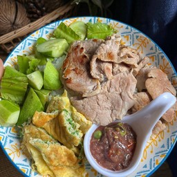 น้ำพริกกะปิ หมูย่าง ไข่เจียวชะอม แตงกวา