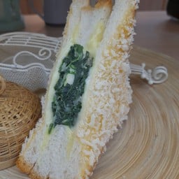 แซนวิชผักโขม