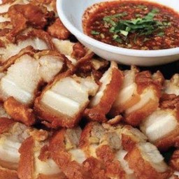 สามชั้นทอดน้ำปลา