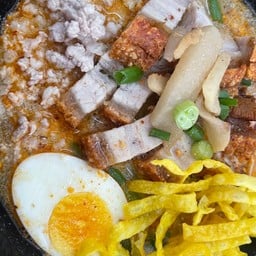 ก๋วยเตี๋ยวต้มยำหมูกรอบ