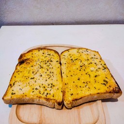 ขนมปังปิ้งเนยกระเทียม