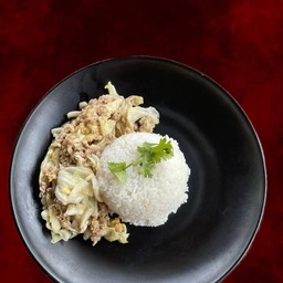 กะหล่ำปลีผัดไข่ราดข้าว