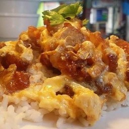 สามชั้นคั่วกระเทียมไข่ข้น