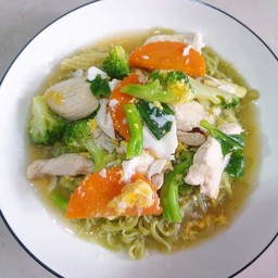 ราดหน้าบะหมี่ผัก