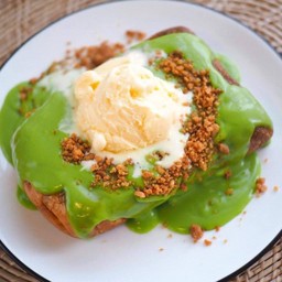 ขนมปังปิ้ง หน้าหงาย ไอติม