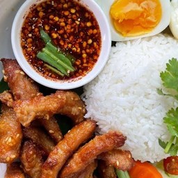 ข้าวหมูแดดเดียวทอด + น้ำจิ้มแจ่ว