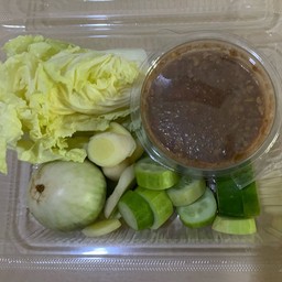 น้ำพริกกะปิ (ถ้วย 3 ออนซ์) + ผัก