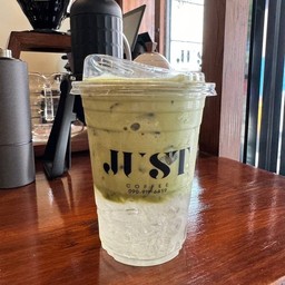 มัทฉะนมสดน้ำมะพร้าว-matcha latte & coconut