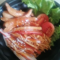 มาม่านิสชินไก่เผ็ดไส้กรอกหนังไก่ชีสซอสเกาหลี