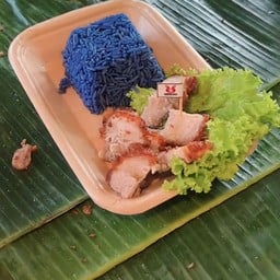 ข้าวอัญชันหมูกรอบ ซอสจิ้มแจ่ว