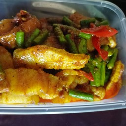 ข้าวราดเครื่องแกงหมู