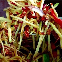 ยำมะม่วงใส่ปลาร้า