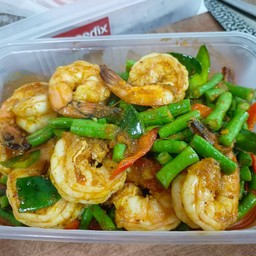 ข้าวราดเครื่องแกงกุ้ง