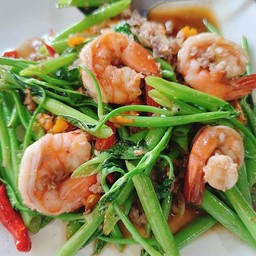 ผัดผักบุ้งกะปิกุ้งสด LM