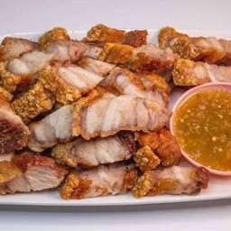 หมูกรอบเทพจานน้ำจิ้ม