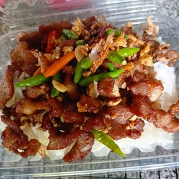 ข้าวหน้าหมูทอดกระเทียมพริกสด