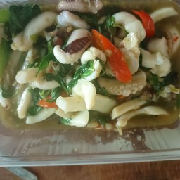 ข้าวกระเพราหมึก