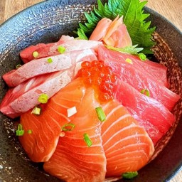 ข้าวหน้าปลาดิบรวม