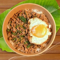 อาหารตามสั่ง ร้าน Kanom Mommy กะเพรา/พริกแกง/กระเทียมพริกไทย