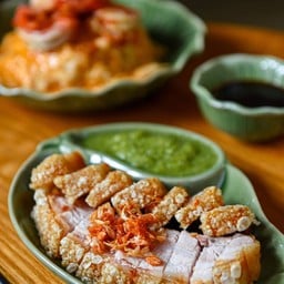 หมูกรอบ