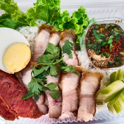 ข้าวหมูกรอบ น้ำจิ้มแจ่วมะขาม