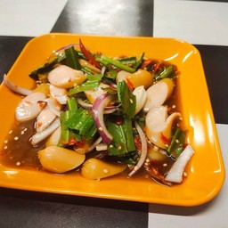 ยำไส้กรอก