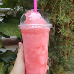 สตอเบอรี่โยเกิร์ตปั่น