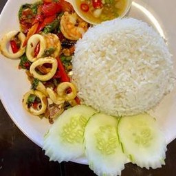 ข้าวกระเพราหมึก