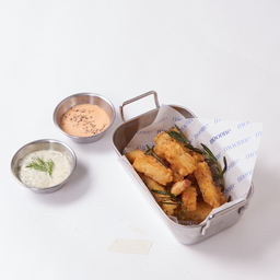 ฟรายส์กับทาทาร์และซอสศรีราโย