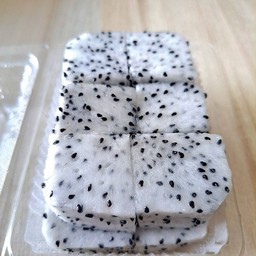 เเก้วมังกร หั่นเต๋า 1 ลูกใหญ่ เข้าใหม่ พร้อมทาน (กล่องใหญ่)