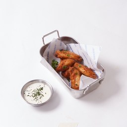 ปีกไก่อบและซอสแรนซ์