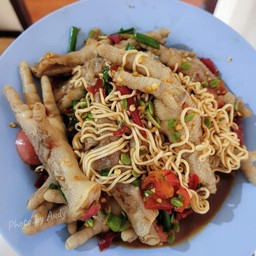 ตำมาม่าตีนไก่