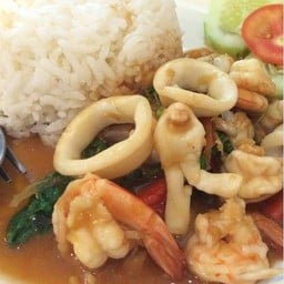 ข้าวผัดกะเพราทะเล