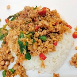 ตาชิต กะเพรากับข้าวหอม