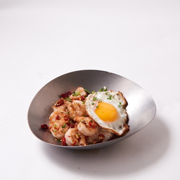 ข้าวราดผัดพริกเกลือ ไข่ดาว