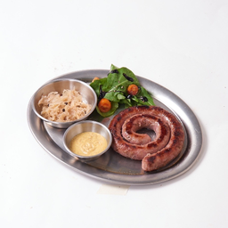 ไส้กรอกอิตาเลียนย่างกับสลัดและผักดอง