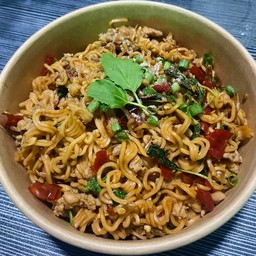 มาม่ากะเพรา แซ่บแห้ง
