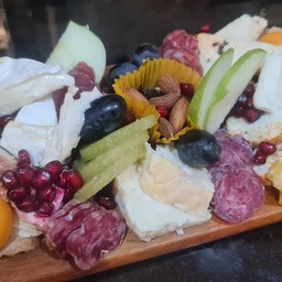 5 Cheese: Cheeseboard medium