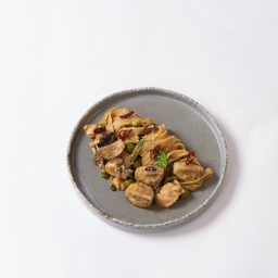 เฟตตูชินี่เขียวหวานไก่