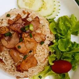 ข้าวผัดกระเทียมเบค่อน