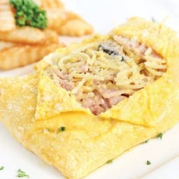 สปาเก็ตตี้คาโบนาราห่อไข่