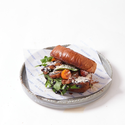 บริโยชหมูกรอบร็อคเก็ตเเละมะเขือเทศบัลซามิค